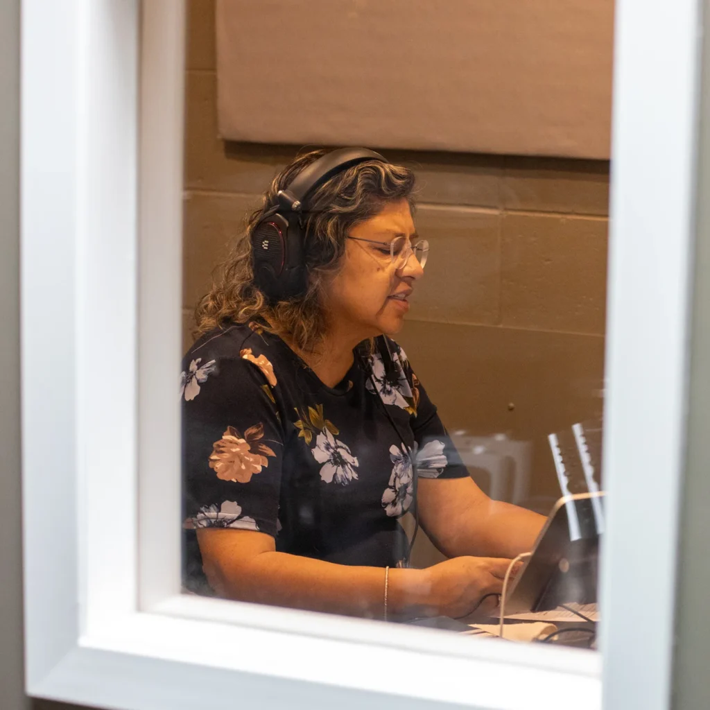 A women doing Spanish translation