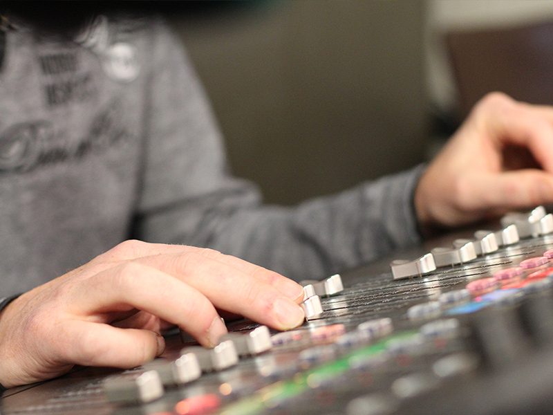 production-thumb Using sound board